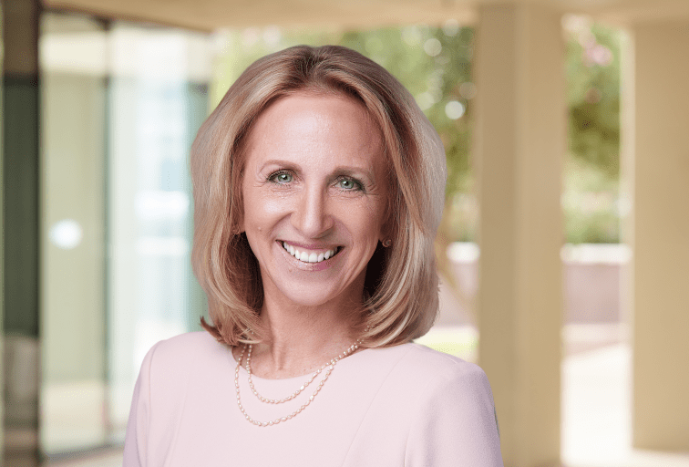 Barbi Reuter headshot
