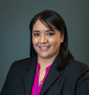 Amy Calderon headshot.