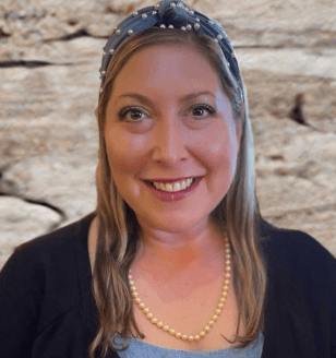 Whitney Estep headshot.