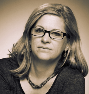 Kelly Ennis headshot.