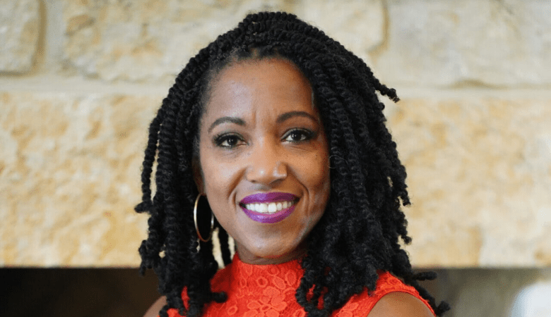 Alana Hill headshot.