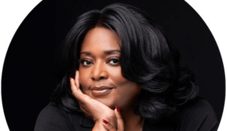 Damaris Price headshot