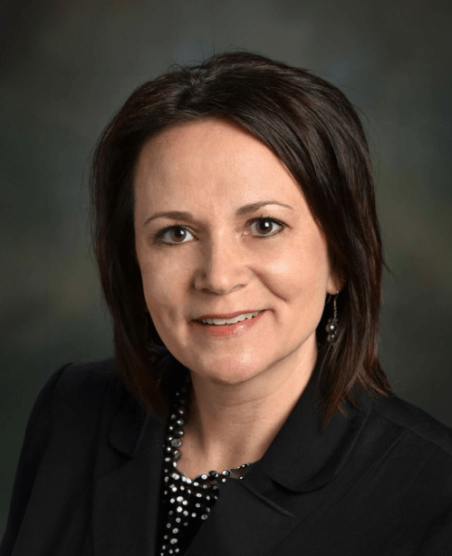 Donna Ware headshot.