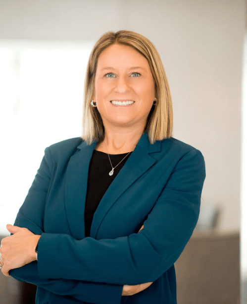 Elizabeth Lewis headshot.