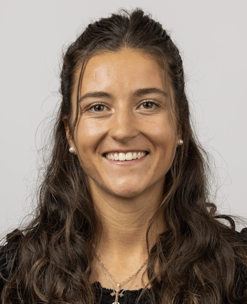 Madeline McCracken headshot.