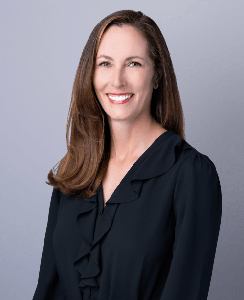 Stephanie Elliott headshot.