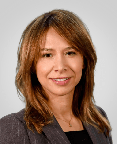 Adriana de Alcantara headshot.