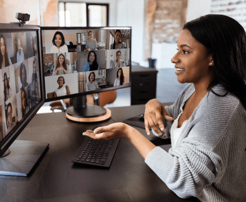 woman-sitting-at-desk-on-virtal-meeting