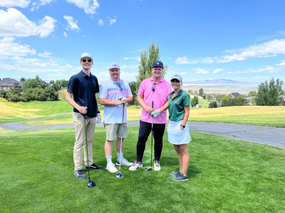 three_male_and_1_female_golfer