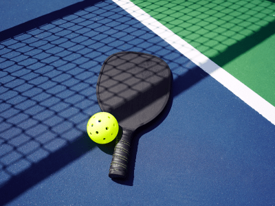 pickleball-paddle-and-ball-on-court