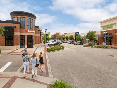 mayfaire-aminstrip-crosswalk-in-wilmington-north-carolina-with-people-crossing-towards-lululemon