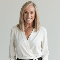 Linda rogers headshot